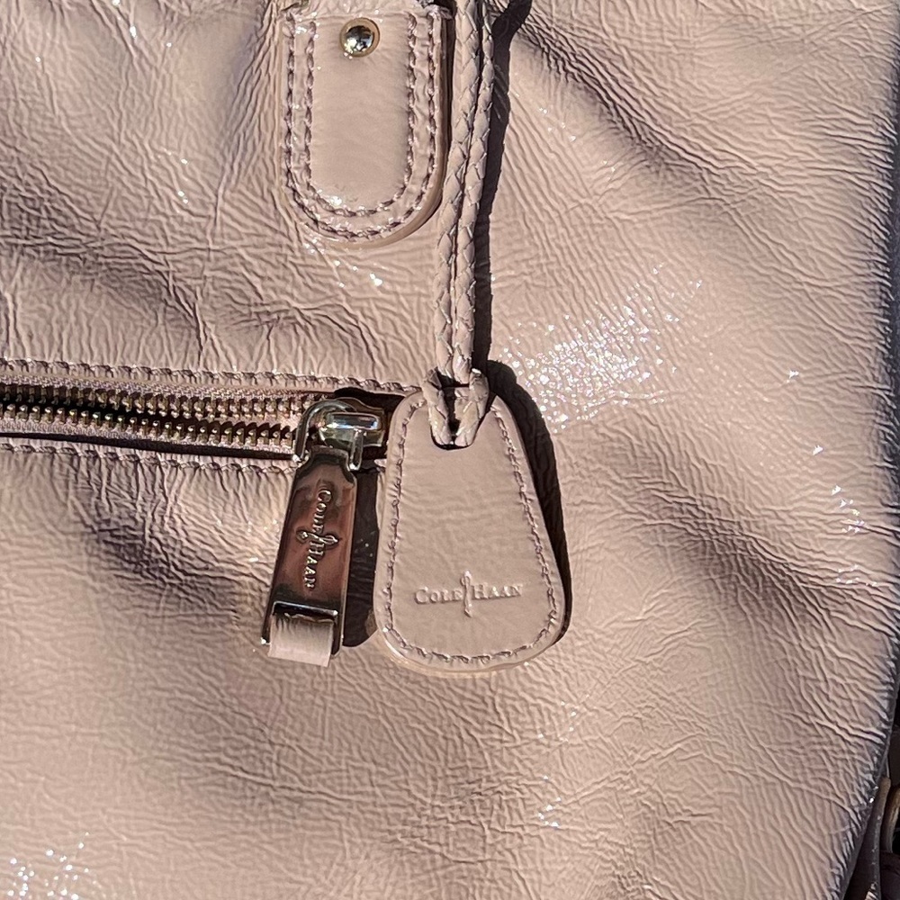 𝅺COLE Haan Tan Beige Patent Leather Tote Shoulder convertible crossbody Handbag - Picture 3 of 7
